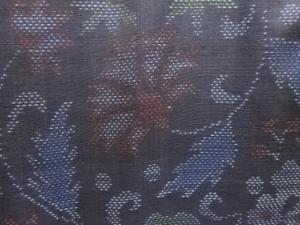 アンティーク　草花模様織り出し本場泥大島紬着物